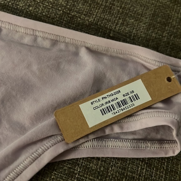 Skims Fits Everybody  Thong - Picture 9 of 16